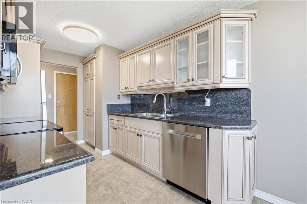 Apartment for sale at 55 BLUE SPRINGS Drive Unit# 611, Lincoln Heights, Waterloo, Ontario, photo 8