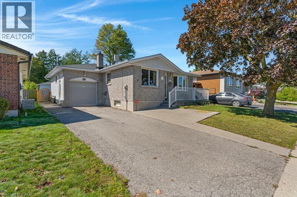 Detached for sale at 222 THUNDERBIRD Drive, Elgin Park, Cambridge, Ontario, photo 2