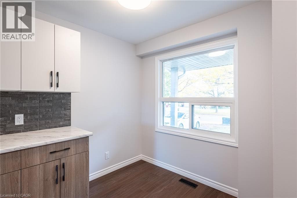 Semi-detached for sale at 537B BARWICK Crescent, Wissler Old Abbey, Waterloo, Ontario, photo 6