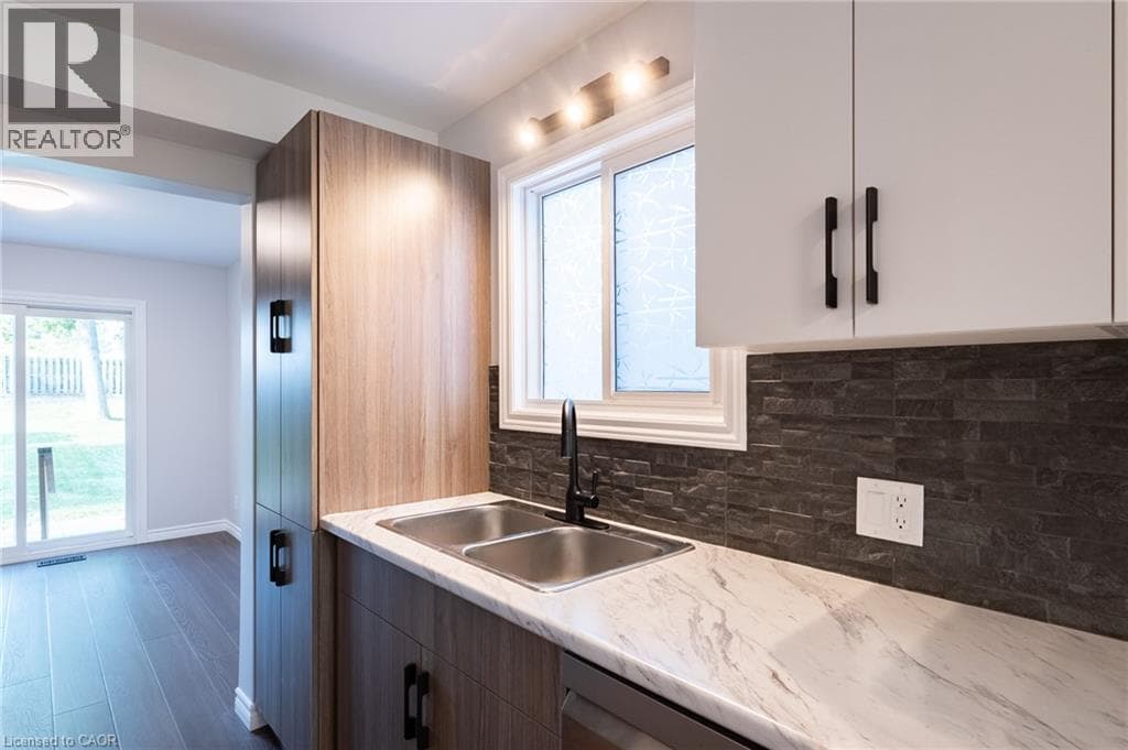 Semi-detached for sale at 537B BARWICK Crescent, Wissler Old Abbey, Waterloo, Ontario, photo 8