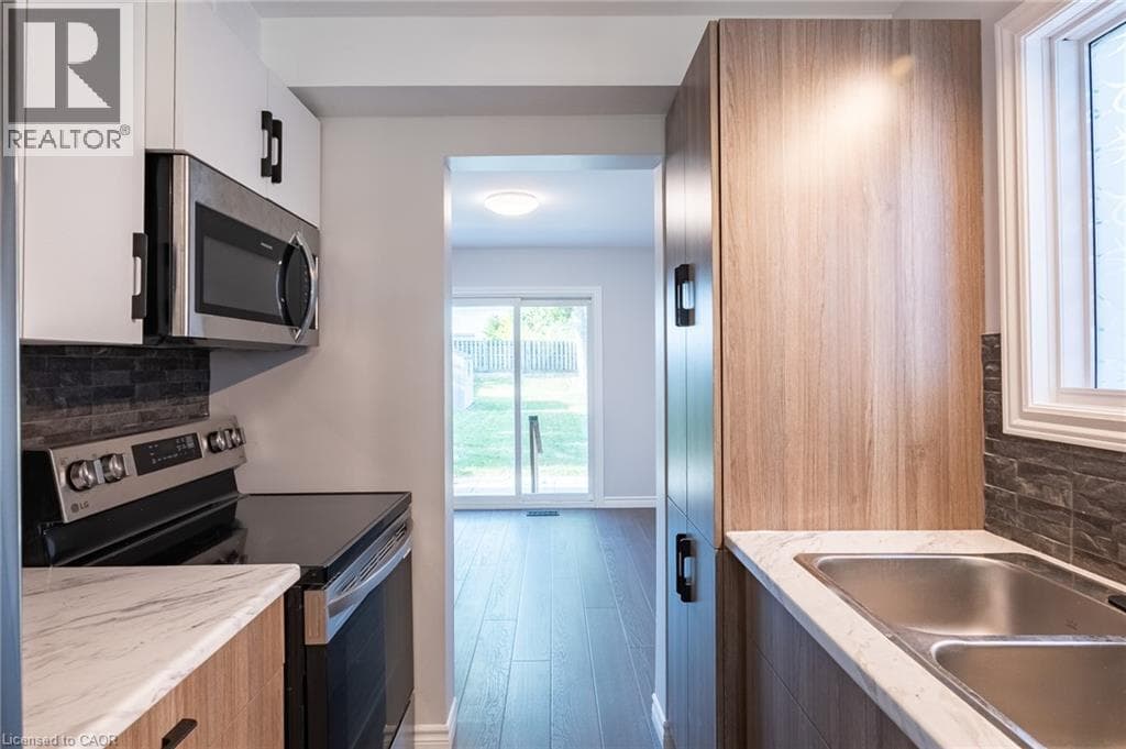 Semi-detached for sale at 537B BARWICK Crescent, Wissler Old Abbey, Waterloo, Ontario, photo 9