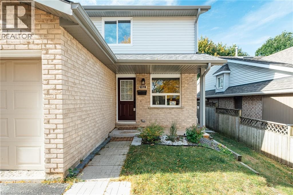 Semi-detached for sale at 537B BARWICK Crescent, Wissler Old Abbey, Waterloo, Ontario, photo 2