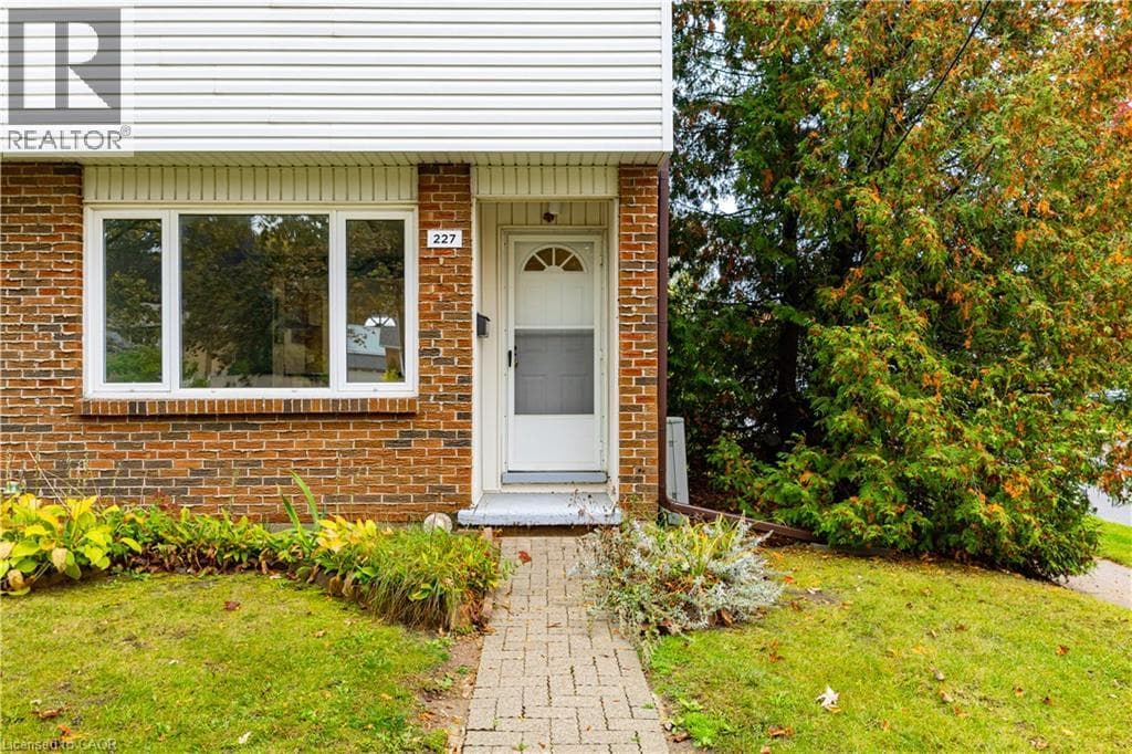Townhouse for sale at 227 FERGUS Avenue, Chicopee, Kitchener, Ontario, photo 4