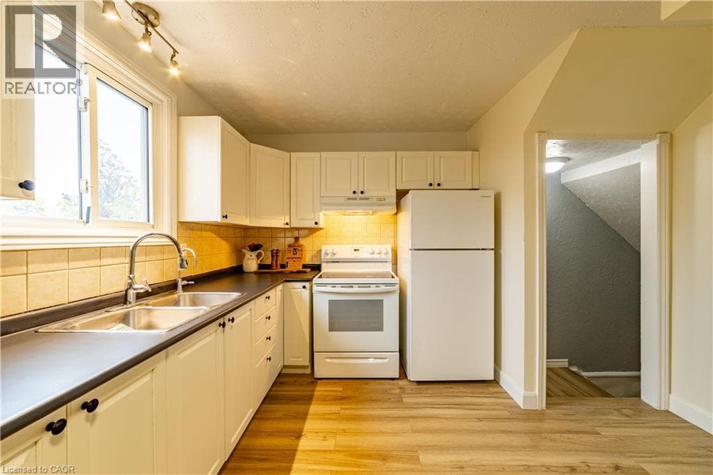 Townhouse for sale at 227 FERGUS Avenue, Chicopee, Kitchener, Ontario, photo 9