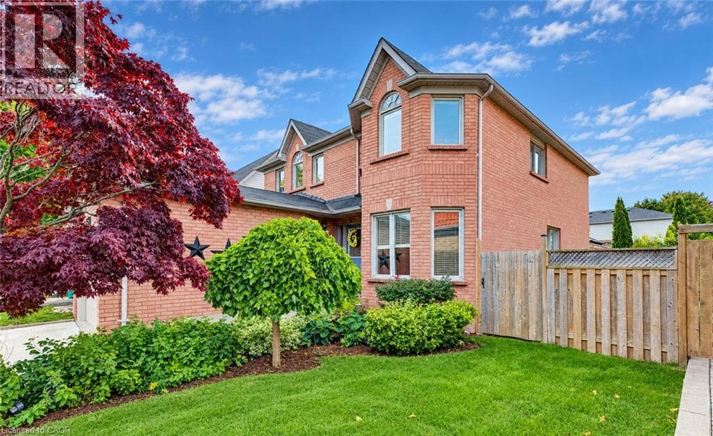 11 PEREGRINE Crescent