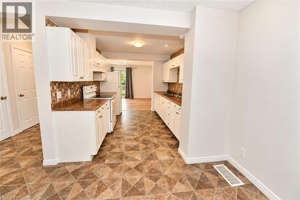 Townhouse for sale at 23 HOWE Drive Unit# 8, Laurentian Hills, Kitchener, Ontario, photo 3