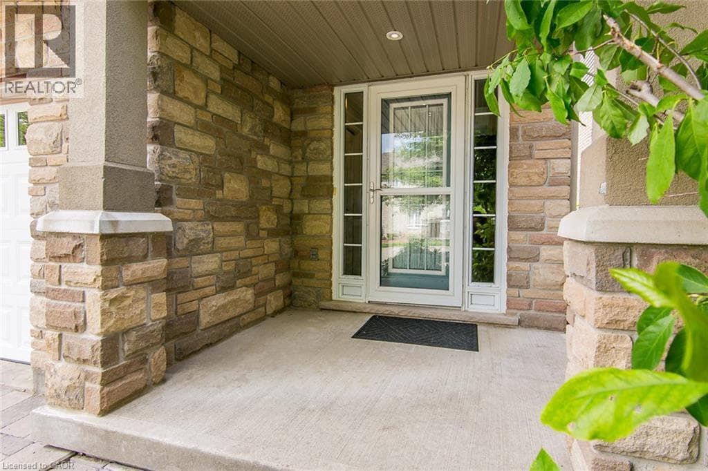 Detached for sale at 563 WOOLGRASS Avenue, Laurel Creek, Waterloo, Ontario, photo 2