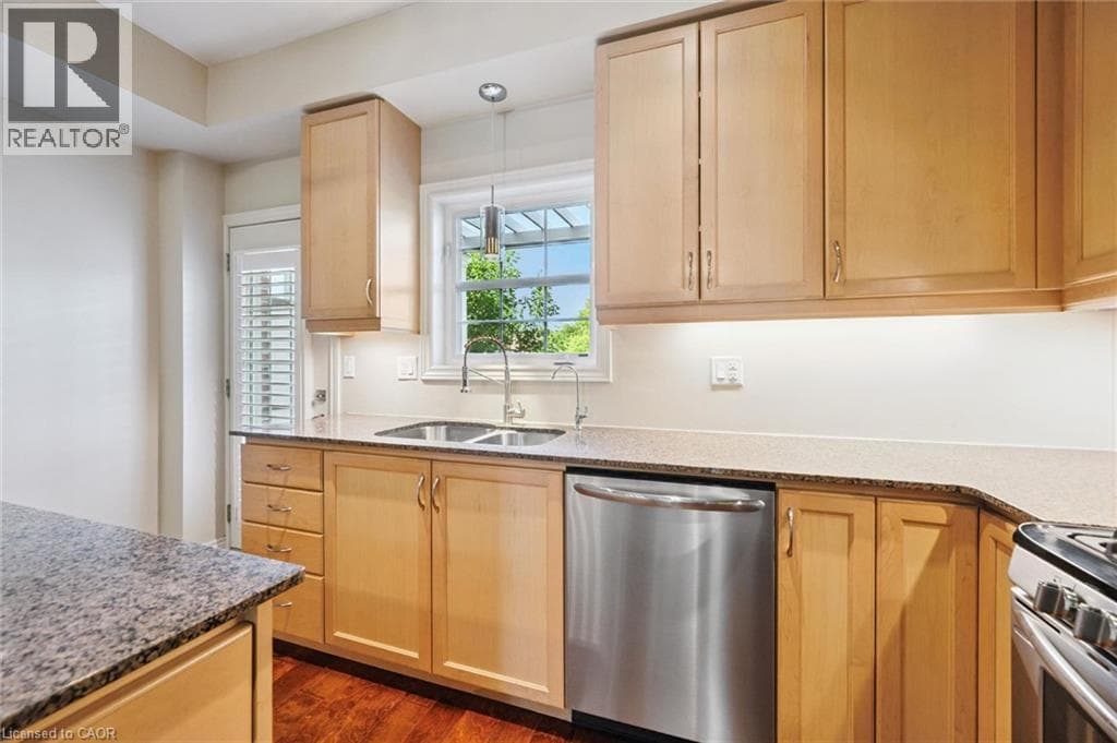Townhouse for sale at 4 CHELTENHAM Mews, Mt. Hope Huron Park, Kitchener, Ontario, photo 4