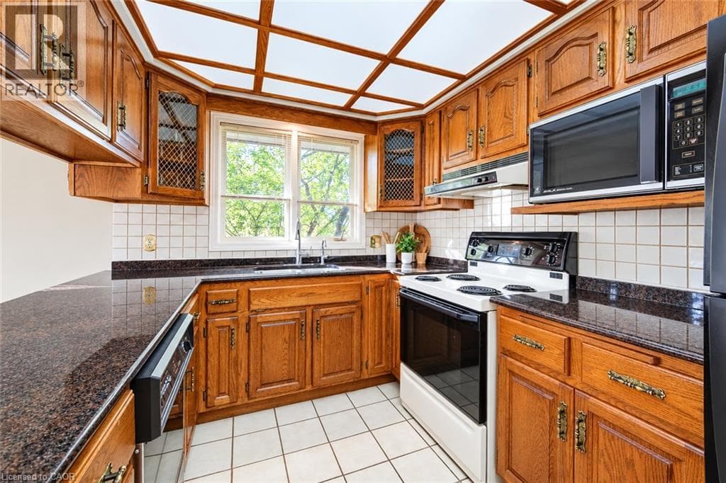 Detached for sale at 44 GREENSVIEW Drive, Pioneer Tower West, Kitchener, Ontario, photo 9