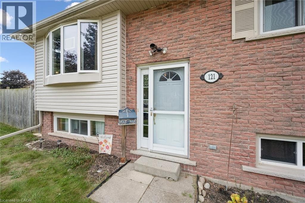 Detached for sale at 121 NATHANIEL Crescent, Pioneer Park, Kitchener, Ontario, photo 2