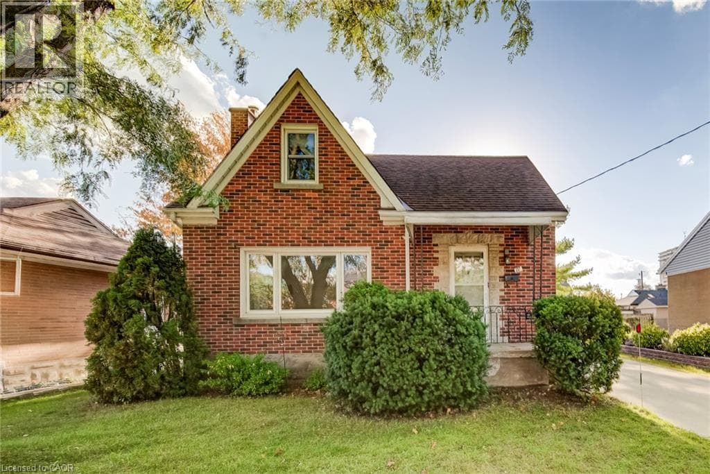 11 CRESTWOOD Avenue