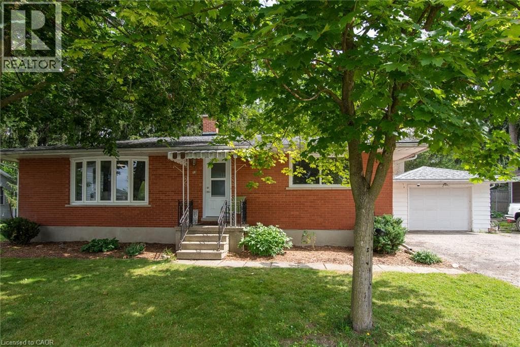 Detached for sale at 13 LEWIS Street, New Hamburg, Wilmot, Ontario, photo 2