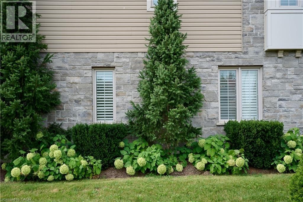 Townhouse for sale at 6 UPPER MERCER Street Unit# A1, Grand River South, Kitchener, Ontario, photo 4