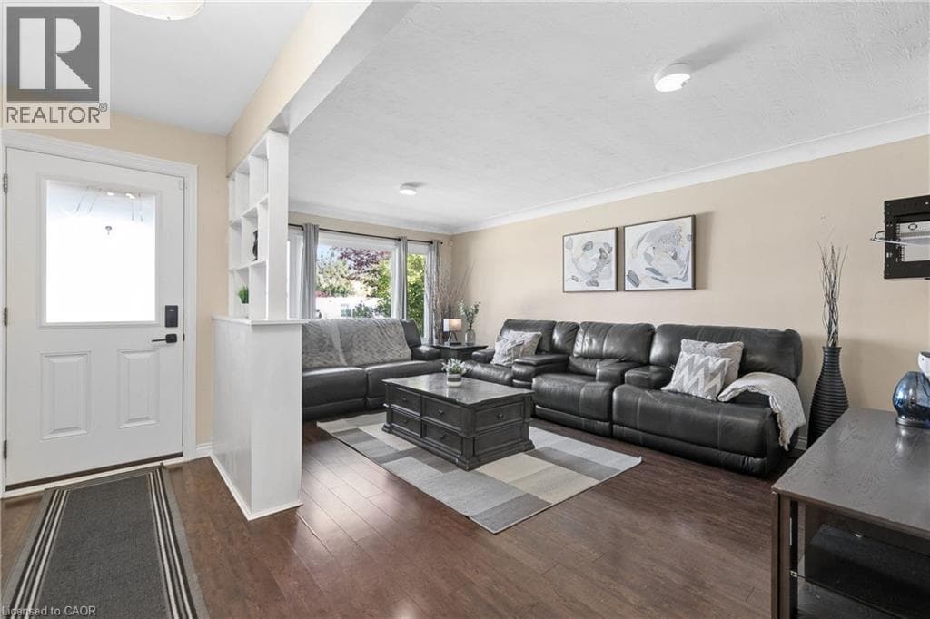 Detached for sale at 61 FAIRLAWN Road, Vanier, Kitchener, Ontario, photo 2