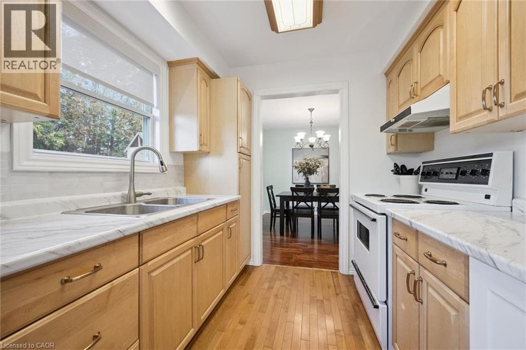 Detached for sale at 143 HILLBROOK Crescent, Forest Heights, Kitchener, Ontario, photo 11