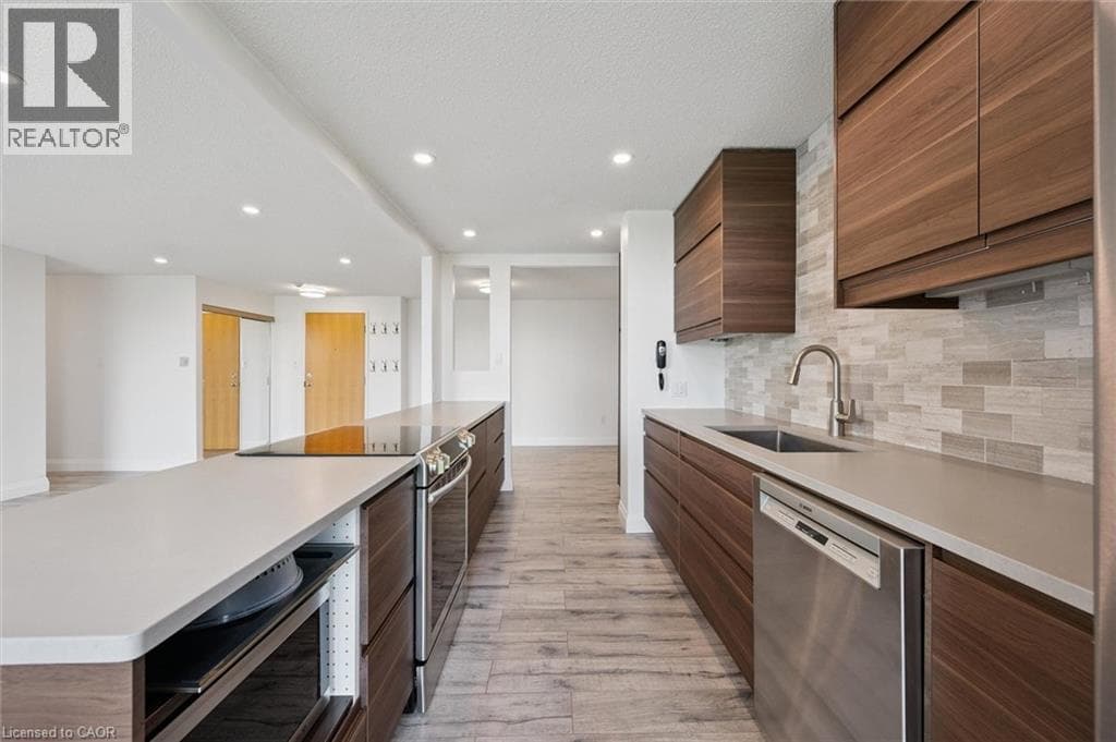 Apartment for sale at 55 BLUE SPRINGS Drive Unit# 706, Lincoln Heights, Waterloo, Ontario, photo 4