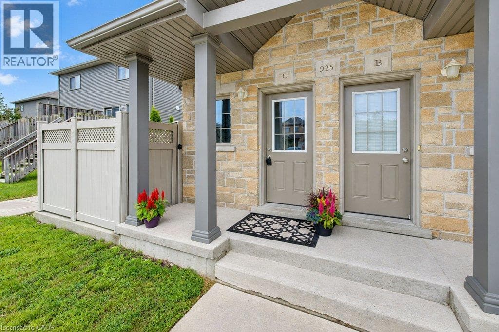 Townhouse for sale at 925 GLASGOW Street Unit# C, Highland West, Kitchener, Ontario, photo 3