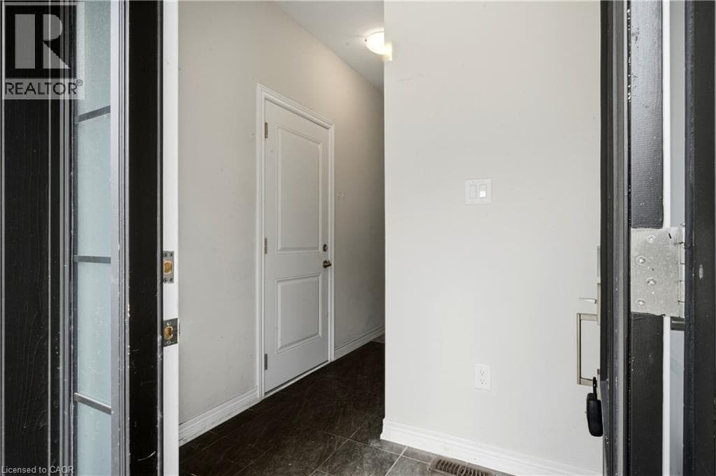 Townhouse for sale at 10 BIRMINGHAM Drive Unit# 32, Industrial Park, Cambridge, Ontario, photo 6