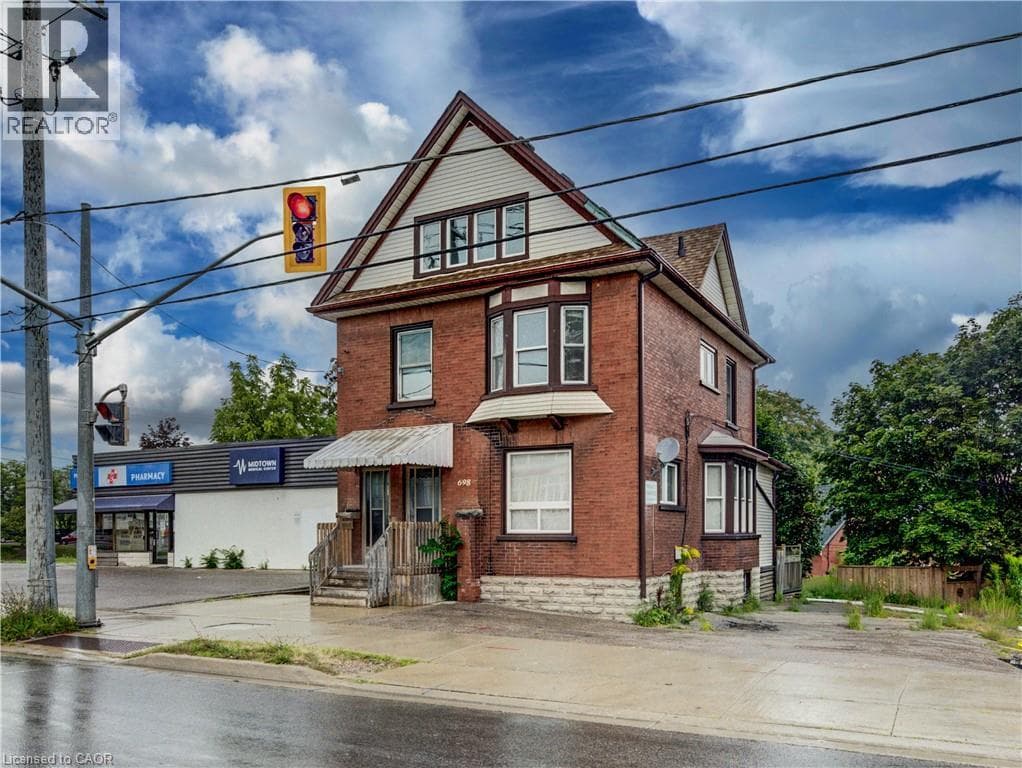 Detached for sale at 698 KING Street W, Midtown, Kitchener, Ontario, photo 3