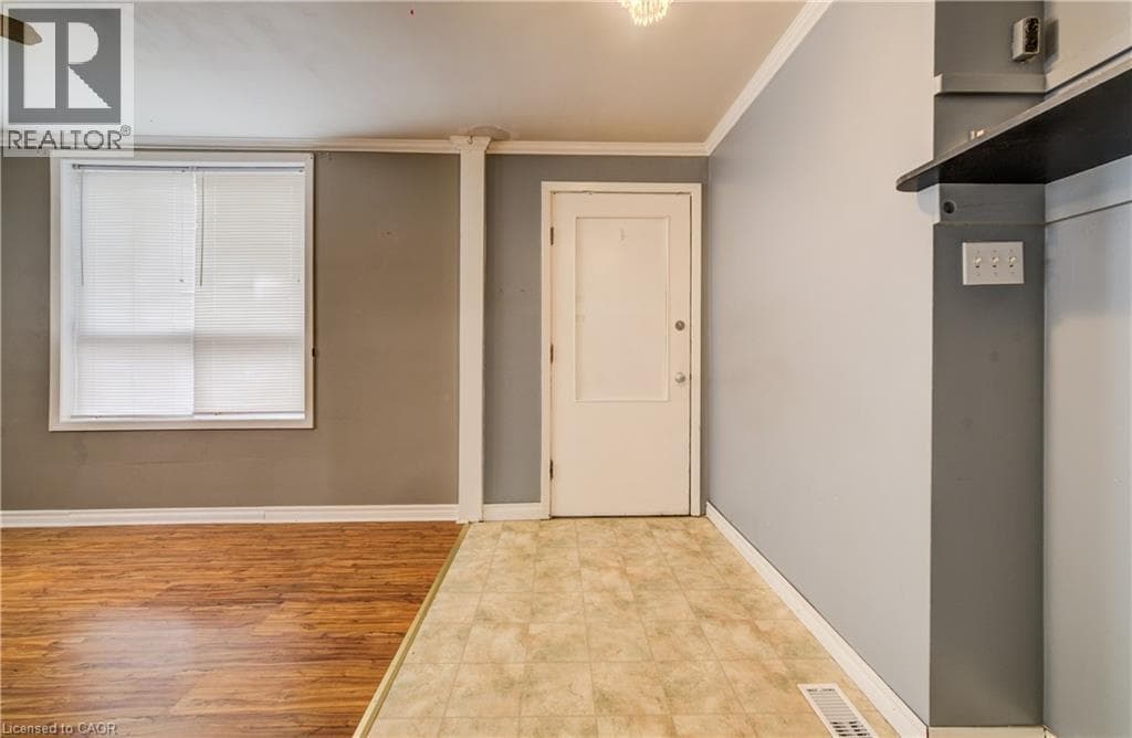 Detached for sale at 698 KING Street W, Midtown, Kitchener, Ontario, photo 4