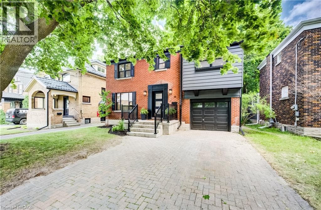 34 MOORE Avenue N