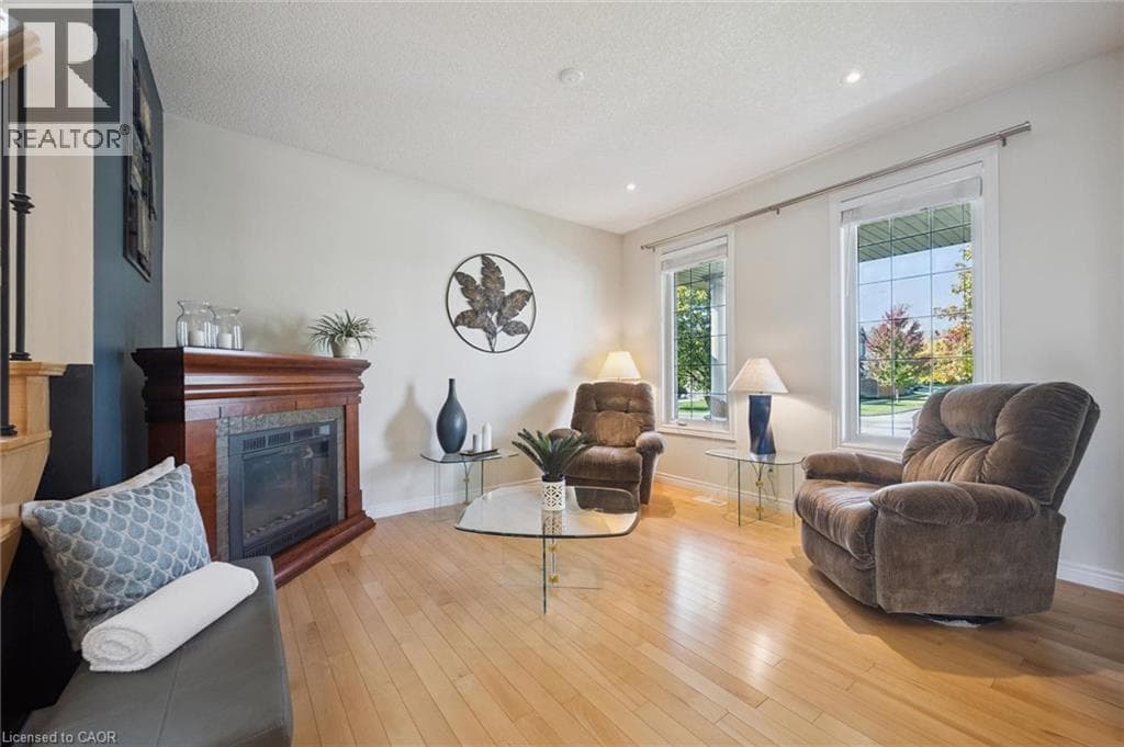 Detached for sale at 25 HUNSBERGER Drive, Baden, Wilmot, Ontario, photo 3
