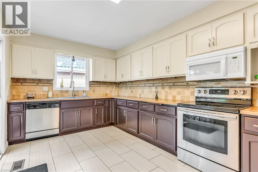 Detached for sale at 103 WESTVIEW Crescent, Forest Heights, Kitchener, Ontario, photo 15