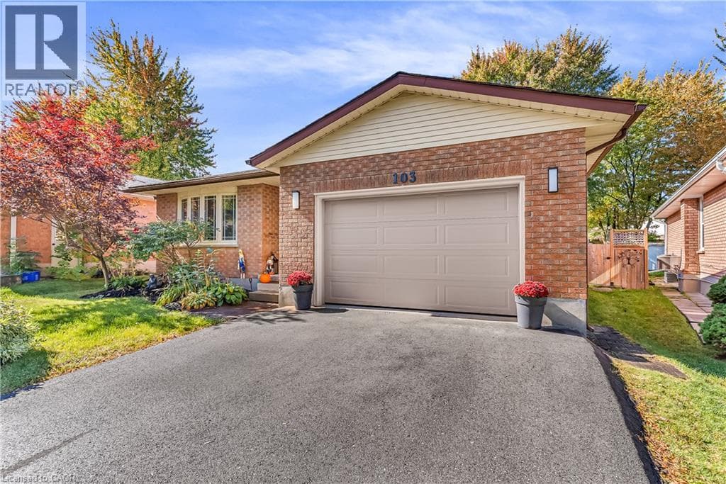 Detached for sale at 103 WESTVIEW Crescent, Forest Heights, Kitchener, Ontario, photo 2