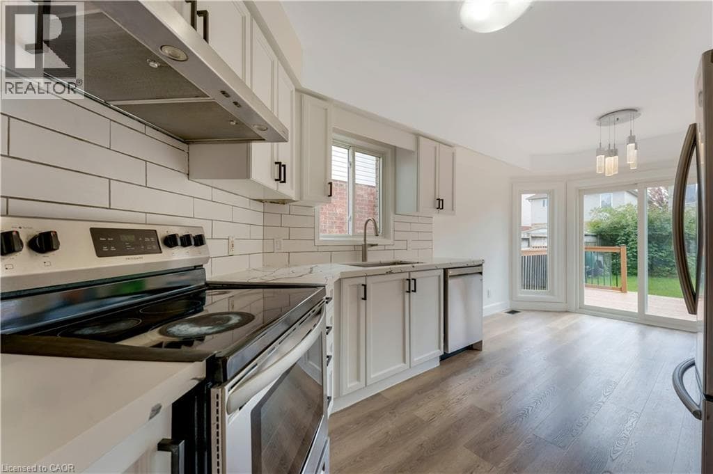 Detached for sale at 31 SWARTZ Street, Laurentian West, Kitchener, Ontario, photo 8
