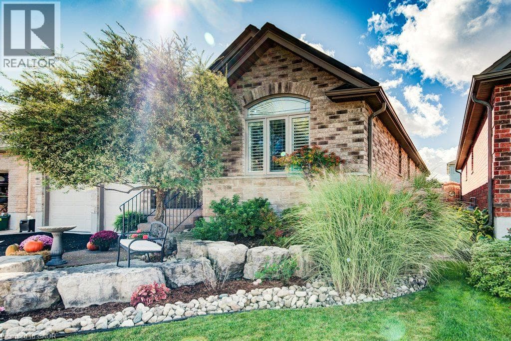 Detached for sale at 27 CORAL GABLES Crescent, Elmira, Woolwich, Ontario, photo 3