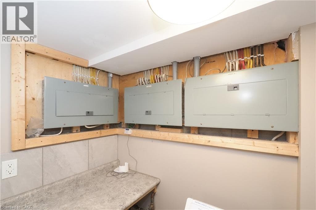 Multi-family for sale at 207 SHELDON Avenue N, Eastwood, Kitchener, Ontario, photo 44