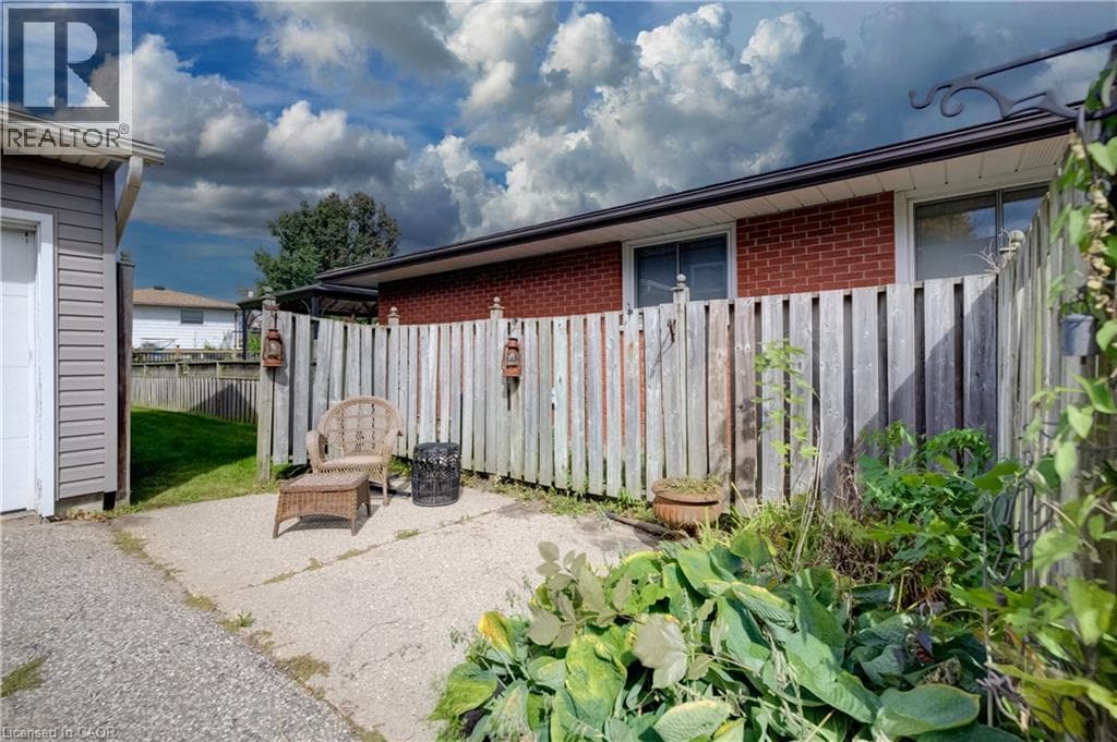Detached for sale at 30 KINGSWOOD Drive, Alpine, Kitchener, Ontario, photo 2