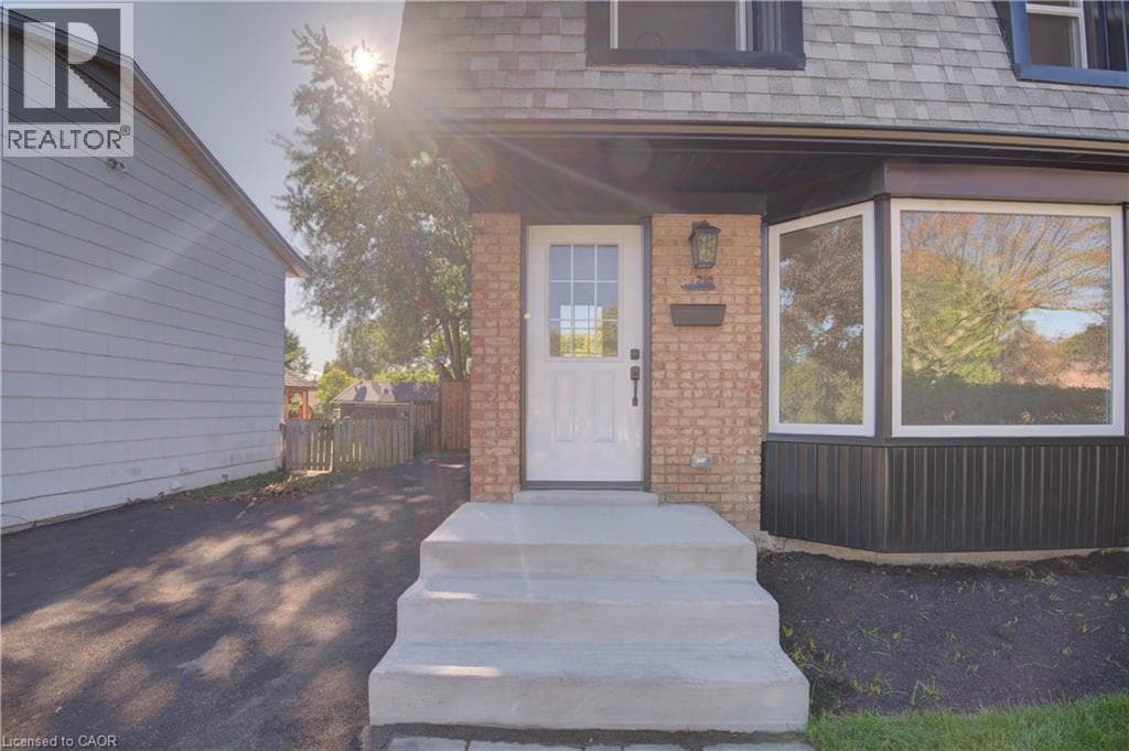 Semi-detached for sale at 210 FERGUSON Avenue, Northview, Cambridge, Ontario, photo 4