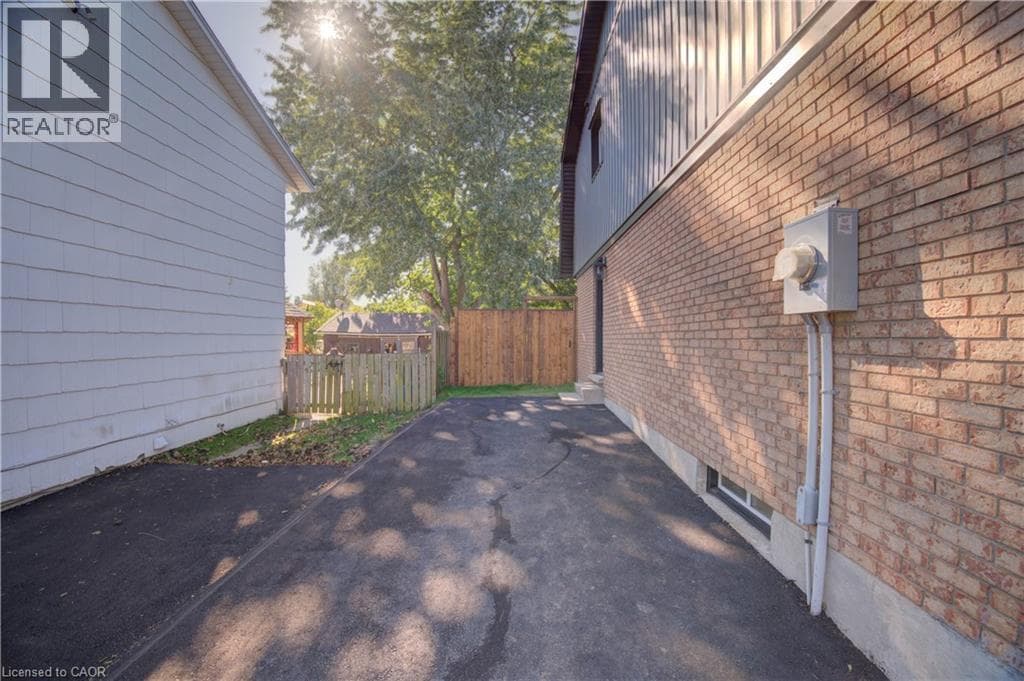 Semi-detached for sale at 210 FERGUSON Avenue, Northview, Cambridge, Ontario, photo 5