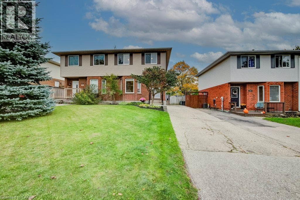 Semi-detached for sale at 62 VILLAGE GREEN Way, Baden, Wilmot, Ontario, photo 2
