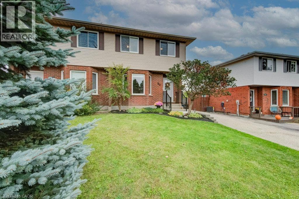 Semi-detached for sale at 62 VILLAGE GREEN Way, Baden, Wilmot, Ontario, photo 3