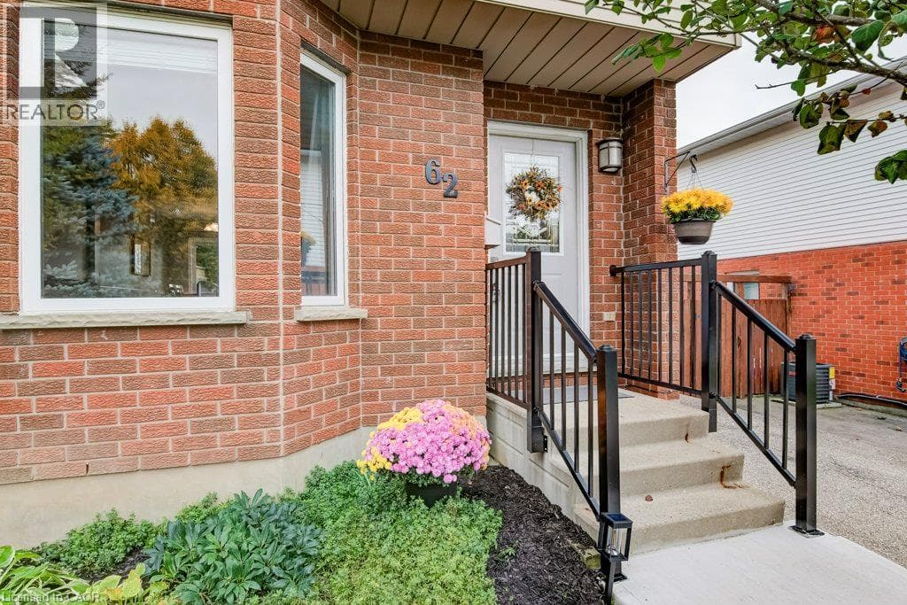 Semi-detached for sale at 62 VILLAGE GREEN Way, Baden, Wilmot, Ontario, photo 5