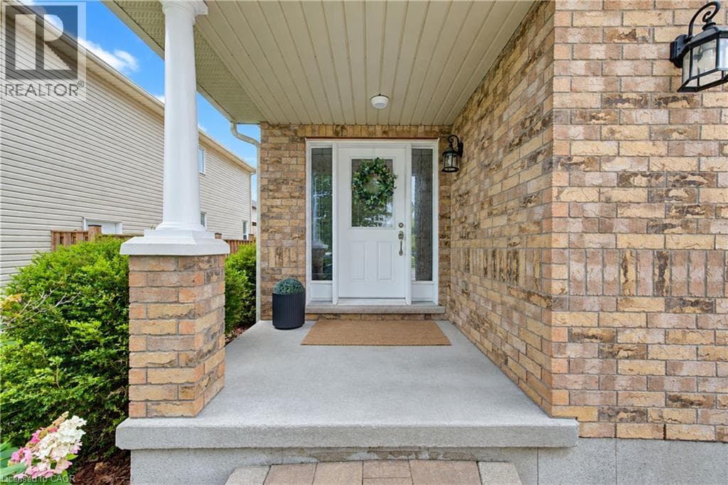 Detached for sale at 28 ROTH Avenue, Baden, Wilmot, Ontario, photo 3