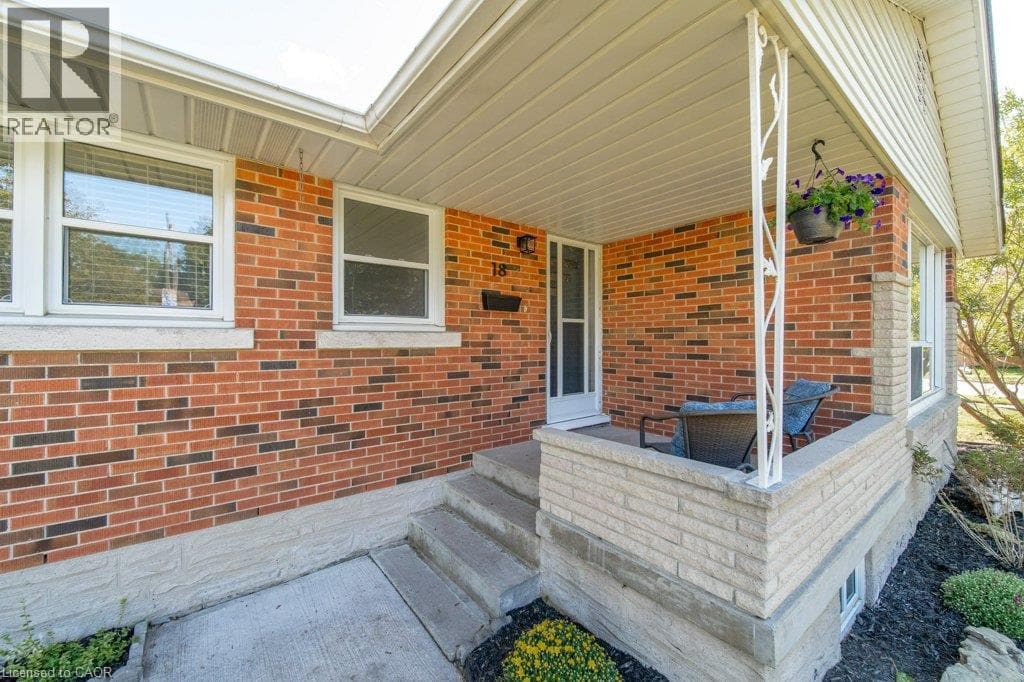 Detached for sale at 18 MAYWOOD Road, Vanier, Kitchener, Ontario, photo 5