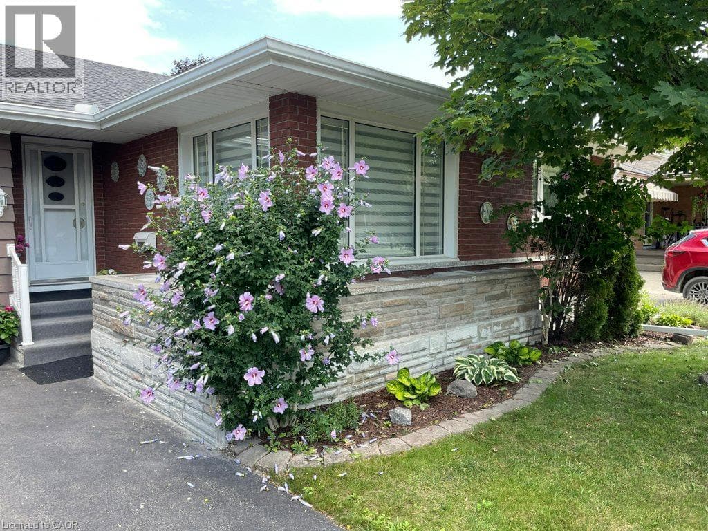 Detached for sale at 88 BOND Street, Fairfield, Kitchener, Ontario, photo 2