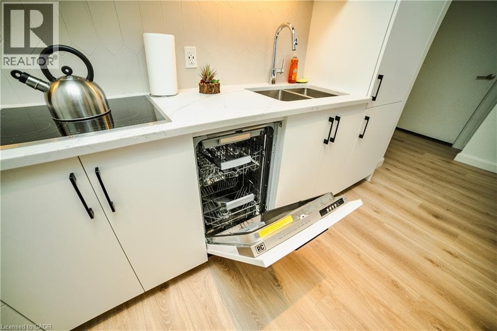 Apartment for sale at 741 KING Street W Unit# 1807, Midtown, Kitchener, Ontario, photo 9