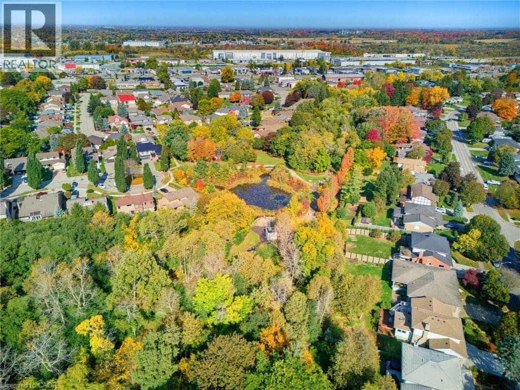 Detached for sale at 239 CARSON Drive, Heritage Park, Kitchener, Ontario, photo 3