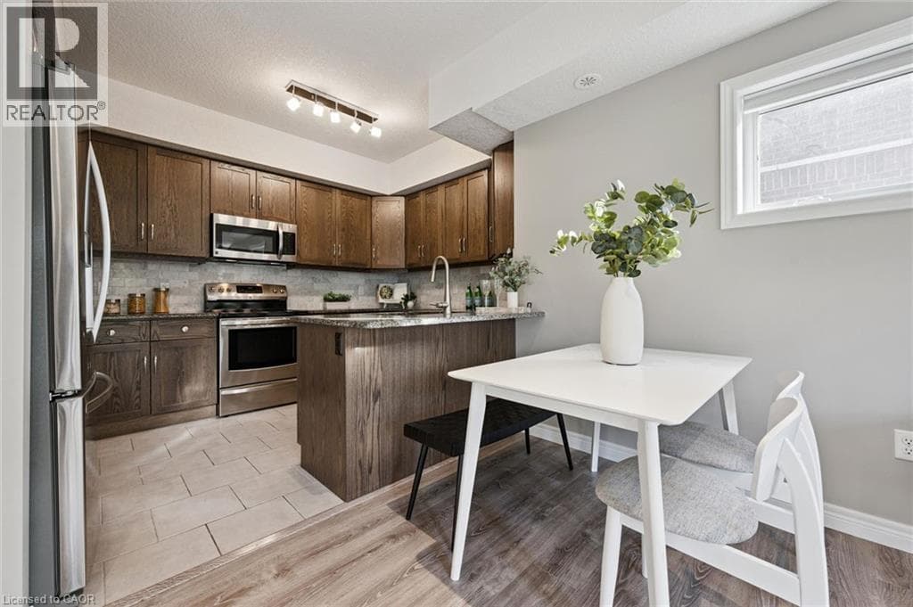 Townhouse for sale at 1114 FAIRWAY Road N Unit# B, Grand River South, Kitchener, Ontario, photo 8