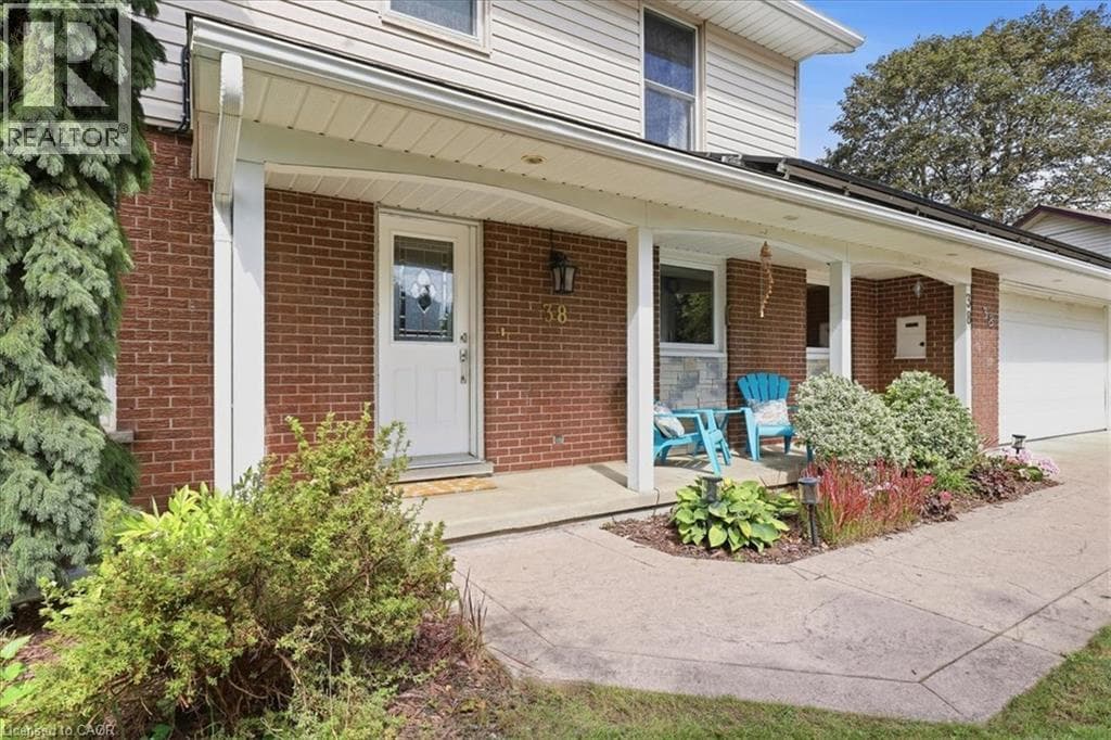 Detached for sale at 38 LYLE Place, Heritage Park, Kitchener, Ontario, photo 2