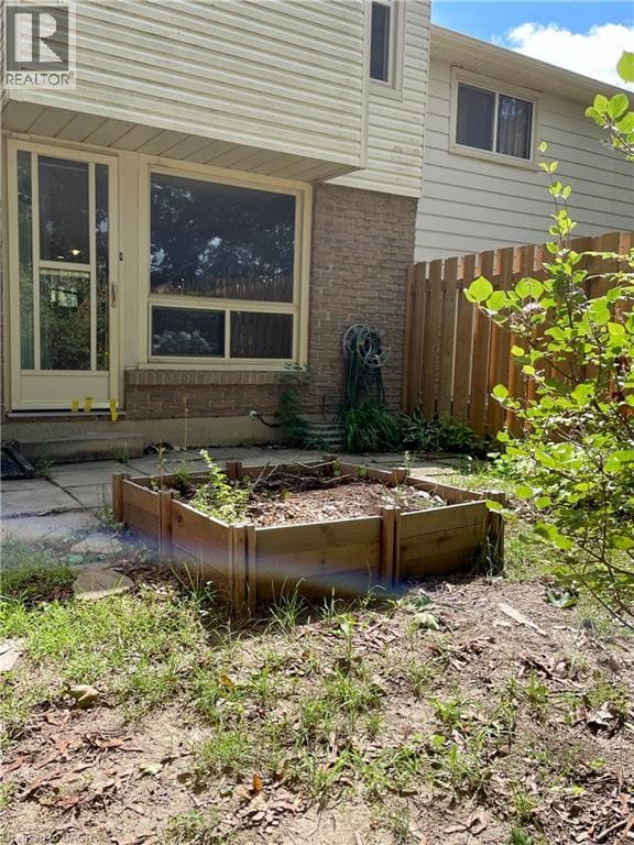 Townhouse for sale at 165 GREEN VALLEY Drive Unit# 45, Pioneer Park, Kitchener, Ontario, photo 2