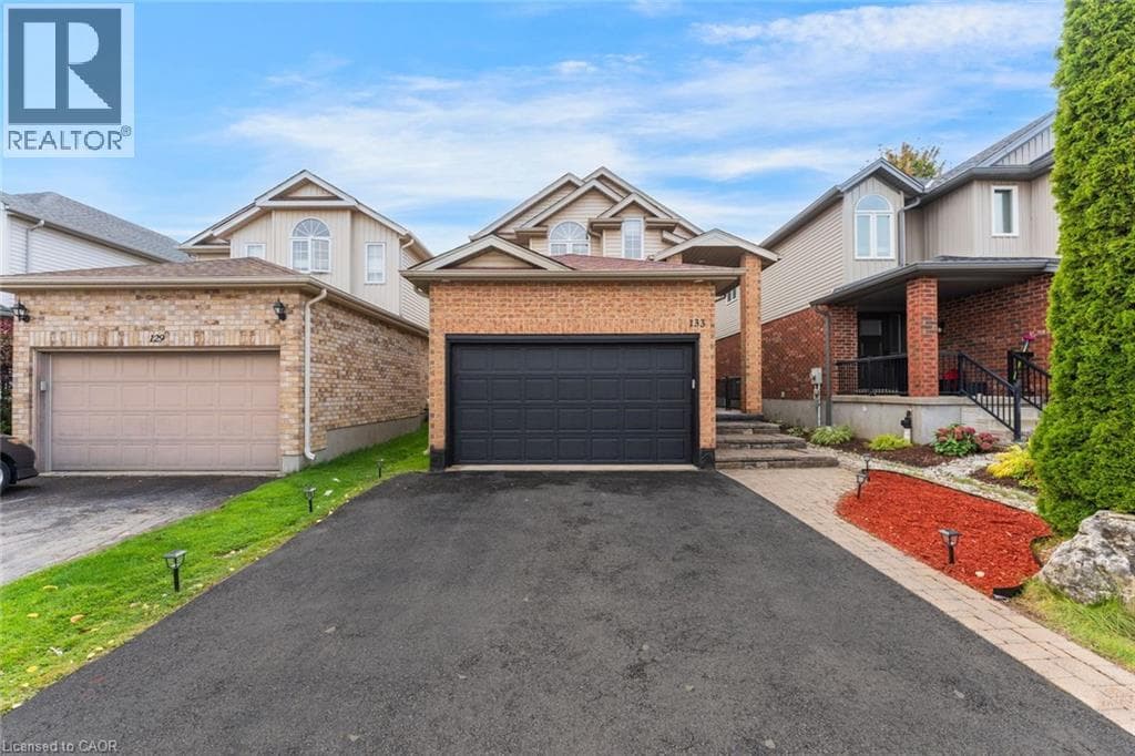 Detached for sale at 133 STEEPLERIDGE Street, Doon South, Kitchener, Ontario, photo 2