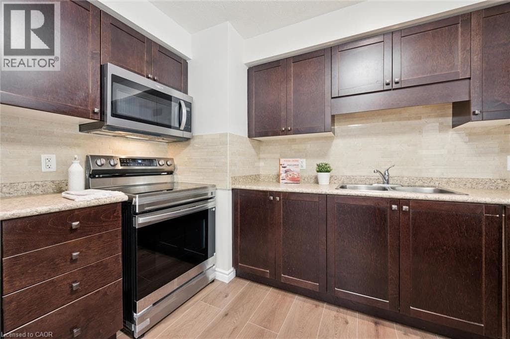 Townhouse for sale at 555 CHABLIS Drive Unit# 24, Clair Hills, Waterloo, Ontario, photo 12