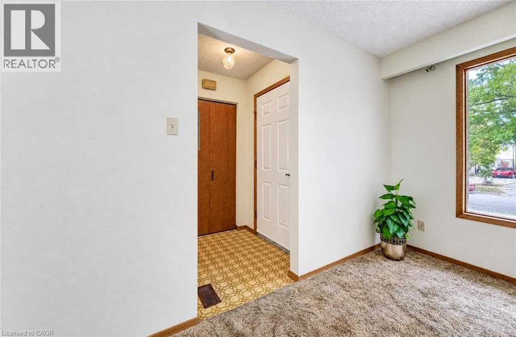 Semi-detached for sale at 15 UXBRIDGE Crescent, Country Hills West, Kitchener, Ontario, photo 3