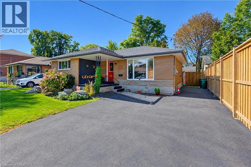 Detached for sale at 87 BOND Street, Fairfield, Kitchener, Ontario, photo 2