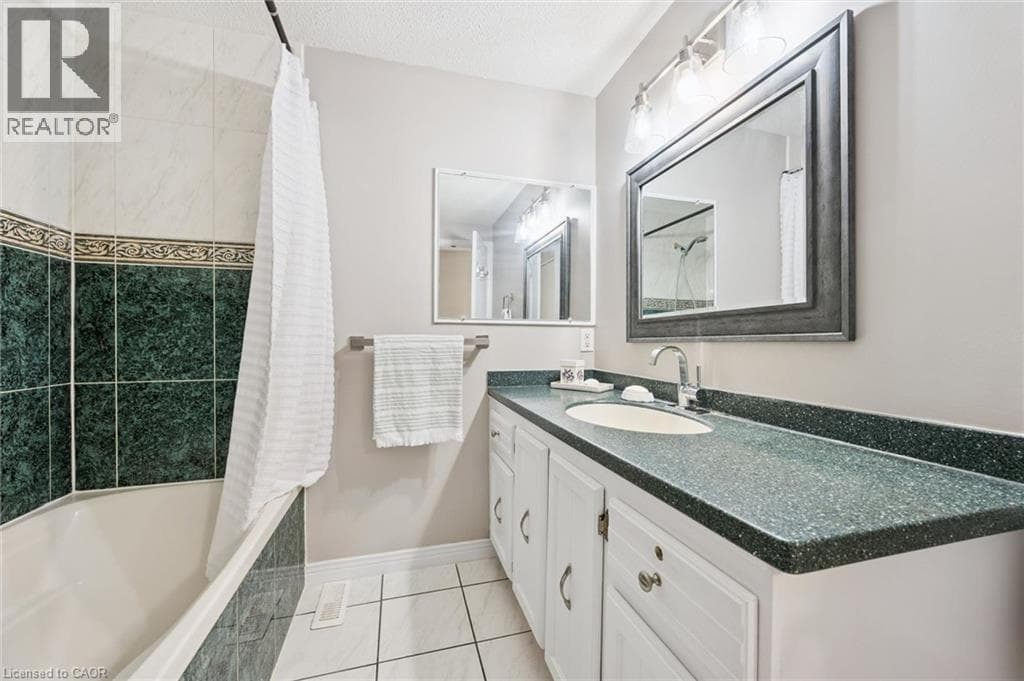Detached for sale at 21 COLEBROOK Court, Laurentian Hills, Kitchener, Ontario, photo 28